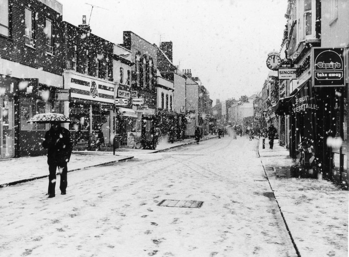 A snowy Poole High Street January in 1987.