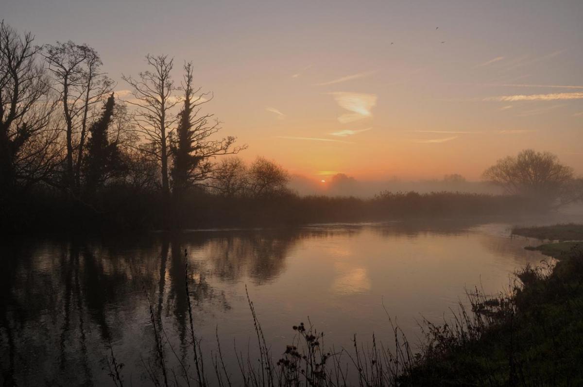 Winter mist sunrise over the  River Stour  near Wimborne taken by Helen Arnold.