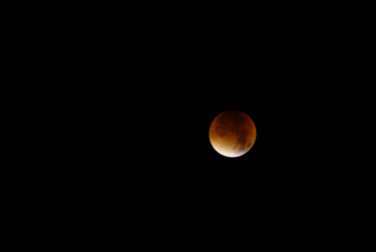 All your pictures of the Supermoon Eclipse