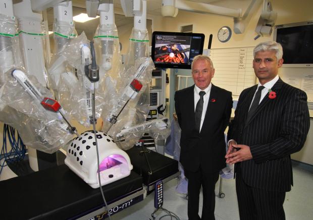 Bournemouth Echo: Sunseeker founder Robert Braithwaite and Tas Qureshi with the 'da Vinci robot system' in 2015