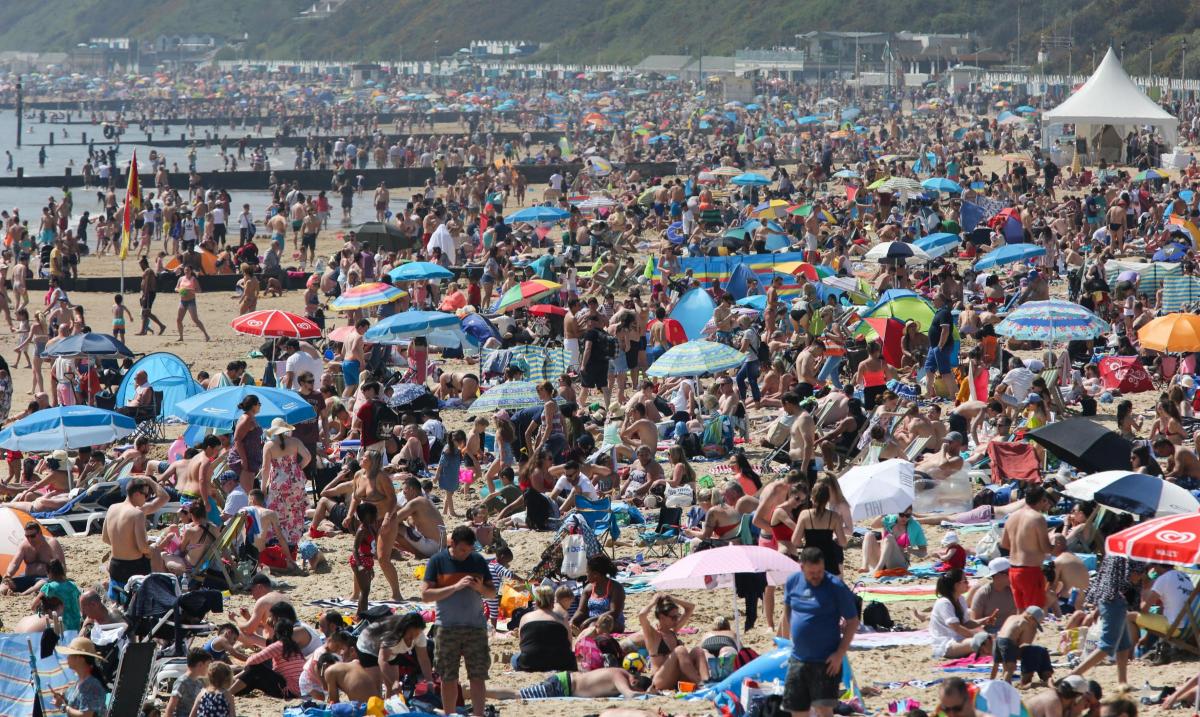 100,000 people flock to Bournemouth beach for May bank holiday ...